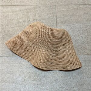 Janessa Leone Felix hat